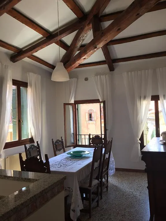Homesweethome Velence Apartman