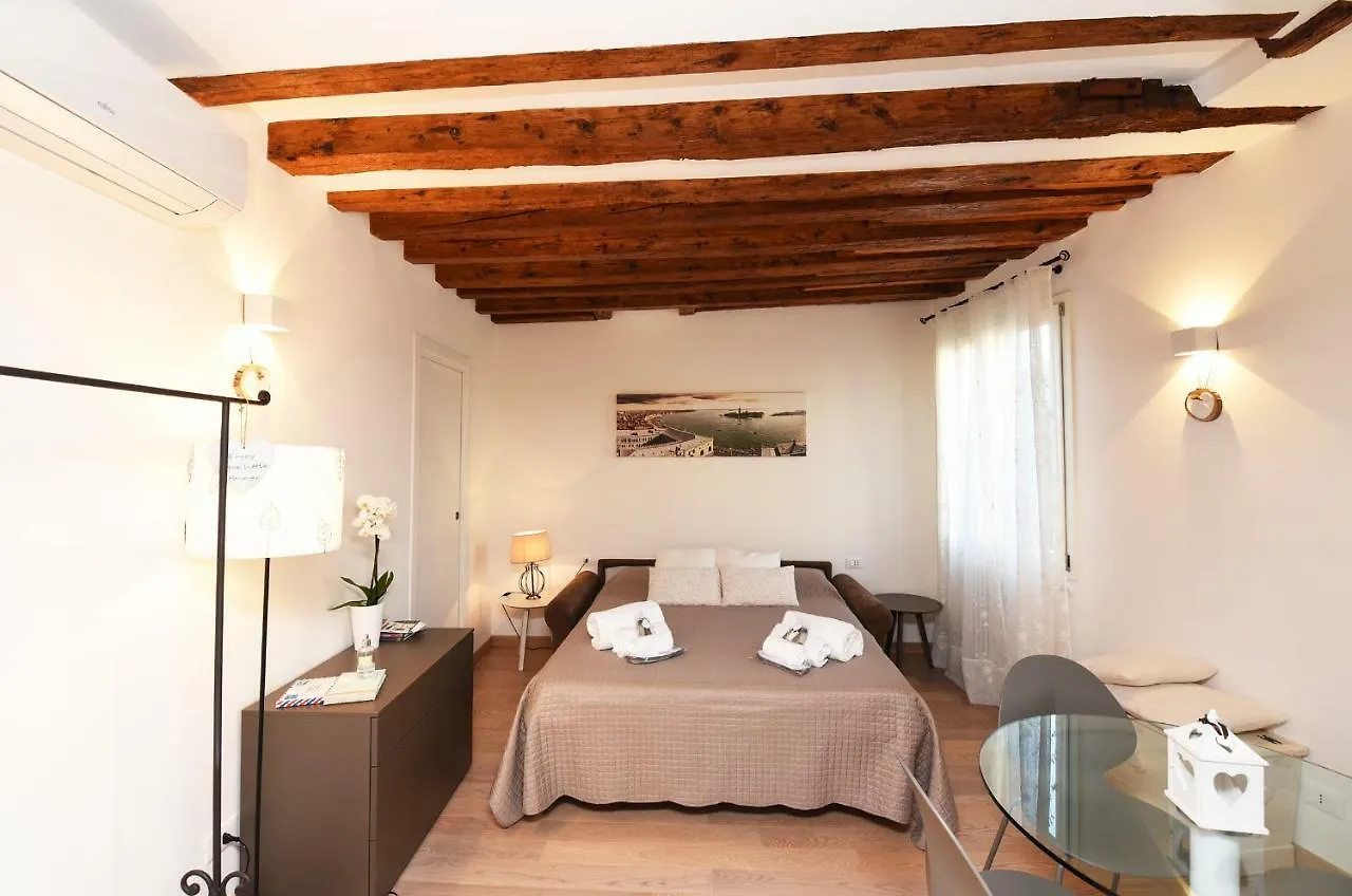 Homesweethome Velence Apartman
